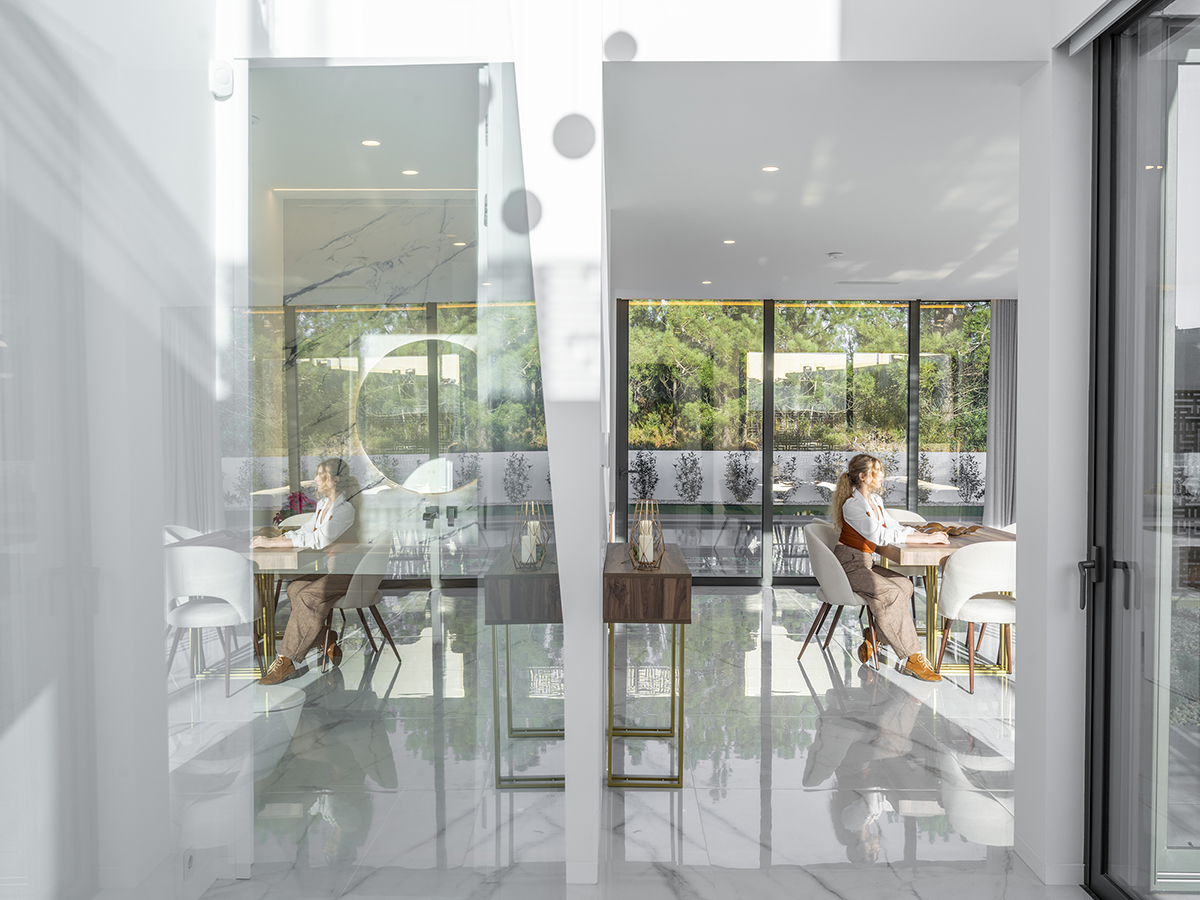 Casa da Duna is a high-end contemporary residential project in Portugal, commissioned by Pascal Construction. The property features clean architectural lines, bespoke interior design, premium materials and strong indoor–outdoor connections. The imagery was produced for property marketing, showcasing spatial quality, architectural detailing and lifestyle appeal for developers, investors and real estate professionals.