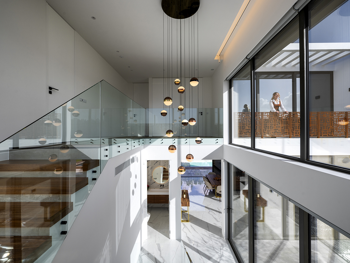 Casa da Duna is a high-end contemporary residential project in Portugal, commissioned by Pascal Construction. The property features clean architectural lines, bespoke interior design, premium materials and strong indoor–outdoor connections. The imagery was produced for property marketing, showcasing spatial quality, architectural detailing and lifestyle appeal for developers, investors and real estate professionals.